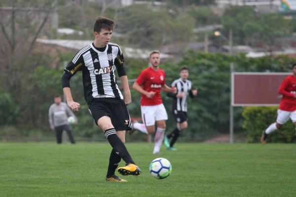 Figueirense Futebol Clube - Hoje é dia de dar parabéns pro Wesley Augusto  Henn Marth, nosso zagueiro recém promovido das categorias de base, que  completa 19 anos. ⠀ Feliz aniversário, Wesley! 🎉🌪