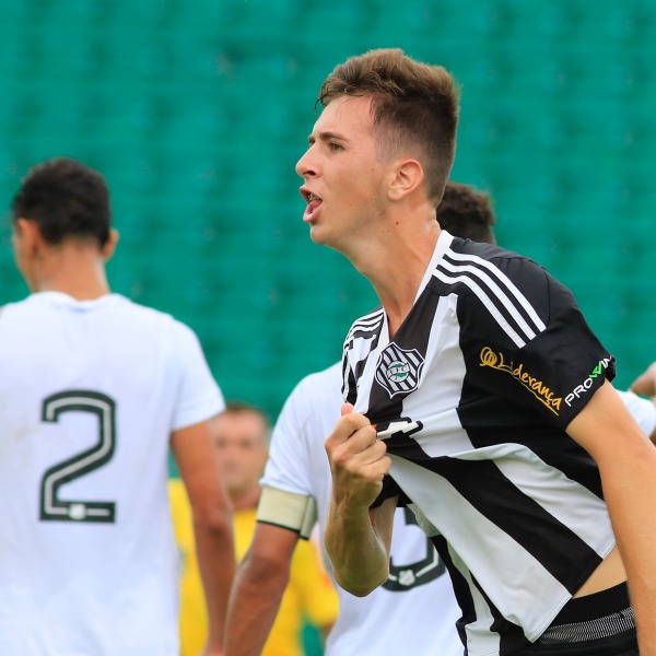Figueirense Futebol Clube - Hoje é dia de dar parabéns pro Wesley Augusto Henn Marth, nosso zagueiro recém promovido das categorias de base, que completa 19 anos. ⠀ Feliz aniversário, Wesley! 🎉🌪