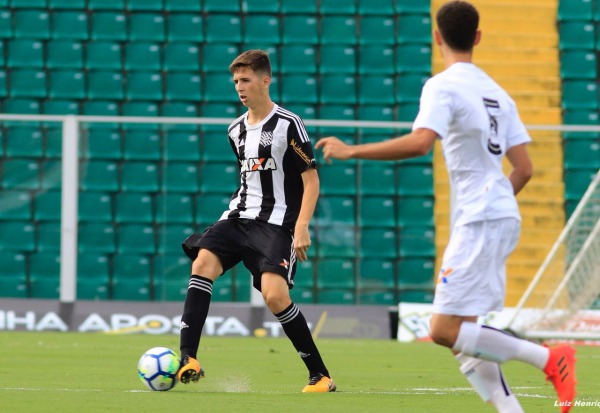 Figueirense Futebol Clube - Hoje é dia de dar parabéns pro Wesley Augusto  Henn Marth, nosso zagueiro recém promovido das categorias de base, que  completa 19 anos. ⠀ Feliz aniversário, Wesley! 🎉🌪